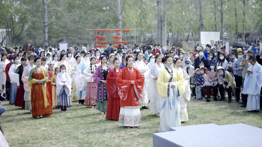 華服蹁躚驚鴻影，群芳斗艷百花開——這樣的花朝節(jié)，你心動(dòng)了嗎？