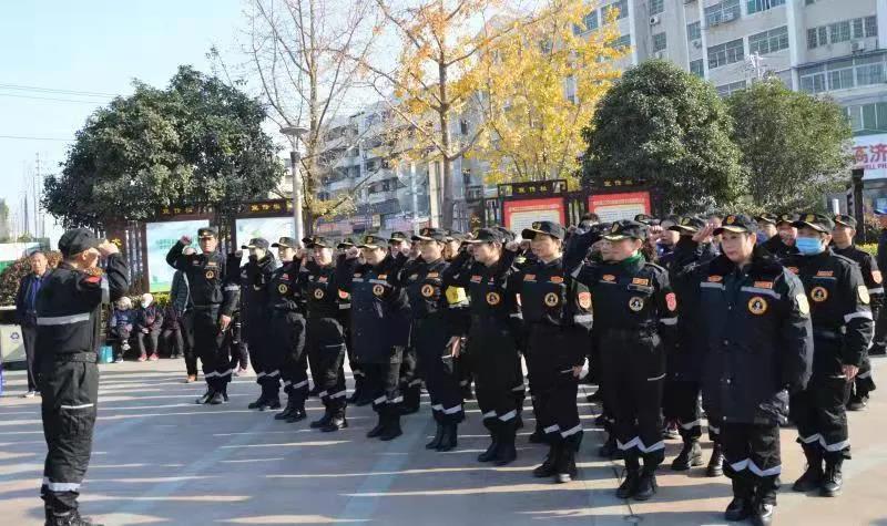 愛心點燃希望 慈善溫暖阜陽《國際志愿者日》愛心演藝協(xié)會志愿服務(wù)行動…