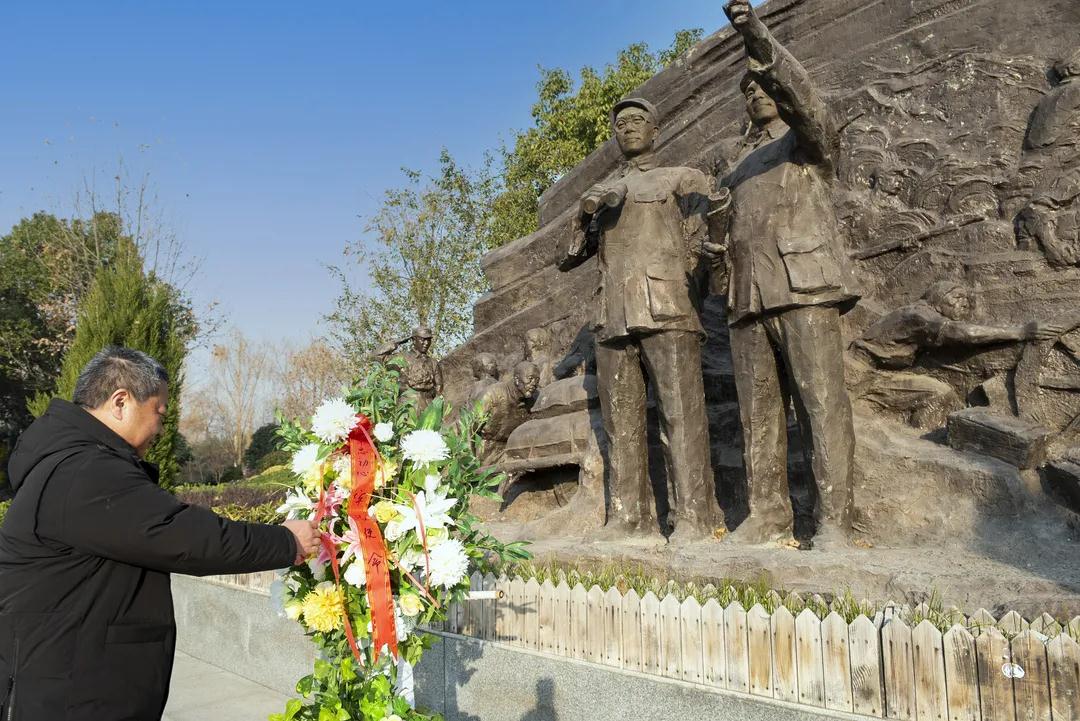 安徽阜陽市婦兒醫(yī)院組織黨員干部參觀劉鄧大軍千里挺進大別山紀念館